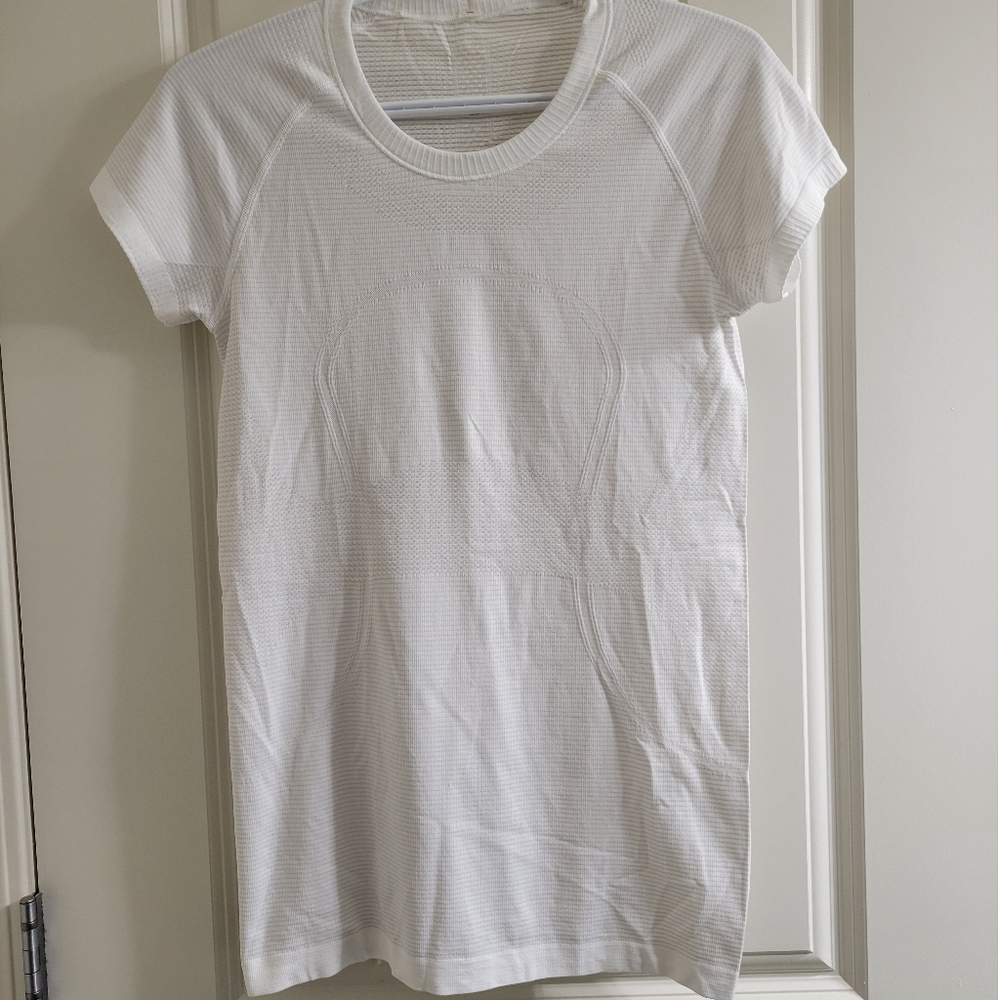 Lululemon t-shirt